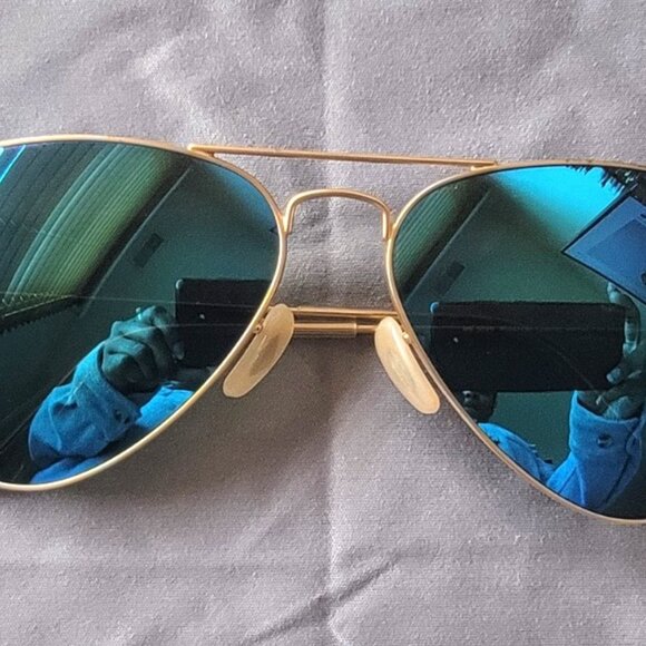 Ray-Ban RB3025 Aviator Sunglasses - Picture 2 of 5